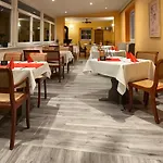 מלון Hotel-restaurant Christine 3*