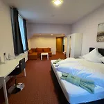 호텔 Hotel-restaurant Christine 륍츠